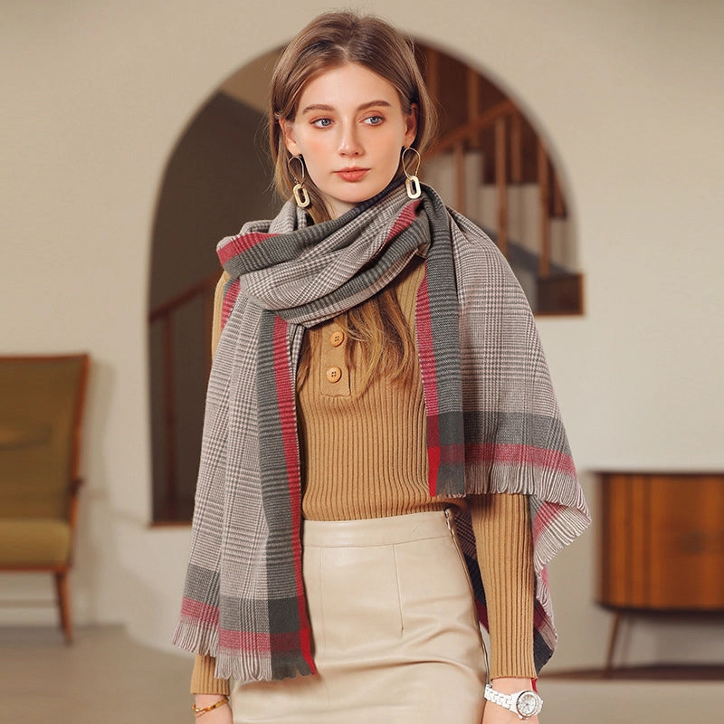 Women's Casual Minimalist Plaid Polyester Scarf