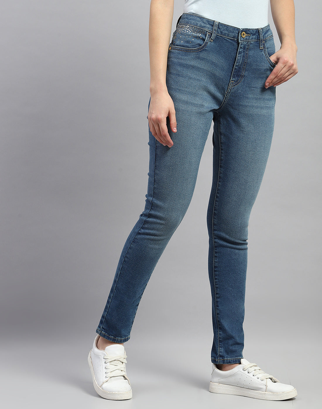 Women Blue Light Wash Slim Fit Denim