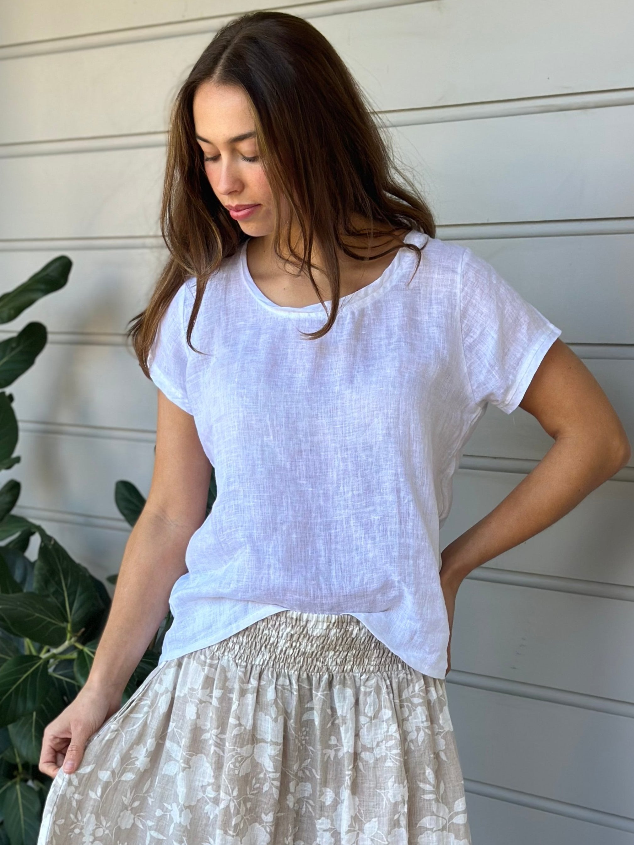 ellie round neck-white linen