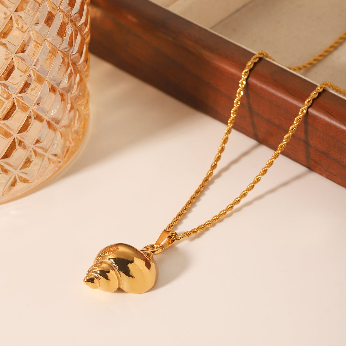 Ocean Scenery Stainless Steel Conch Pendant Necklace Fashion Necklace Titanium Steel Twisted Chain