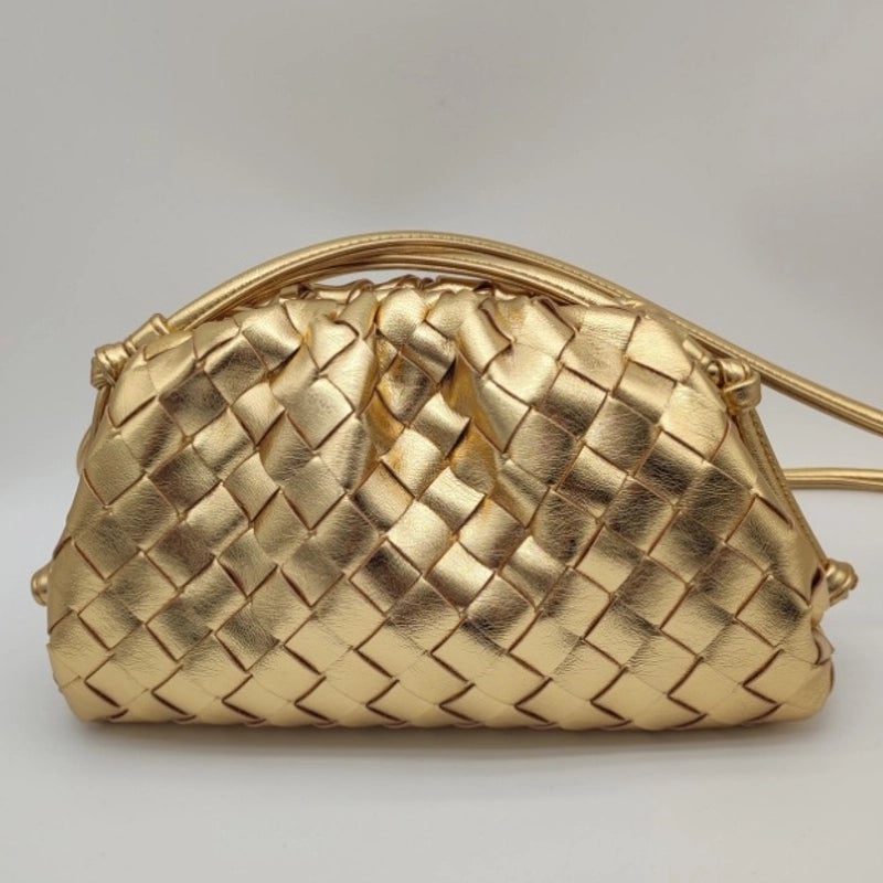 Women's Pu Leather Solid Color Classic Style Weave Cloud Shape Magnetic Buckle Crossbody Bag