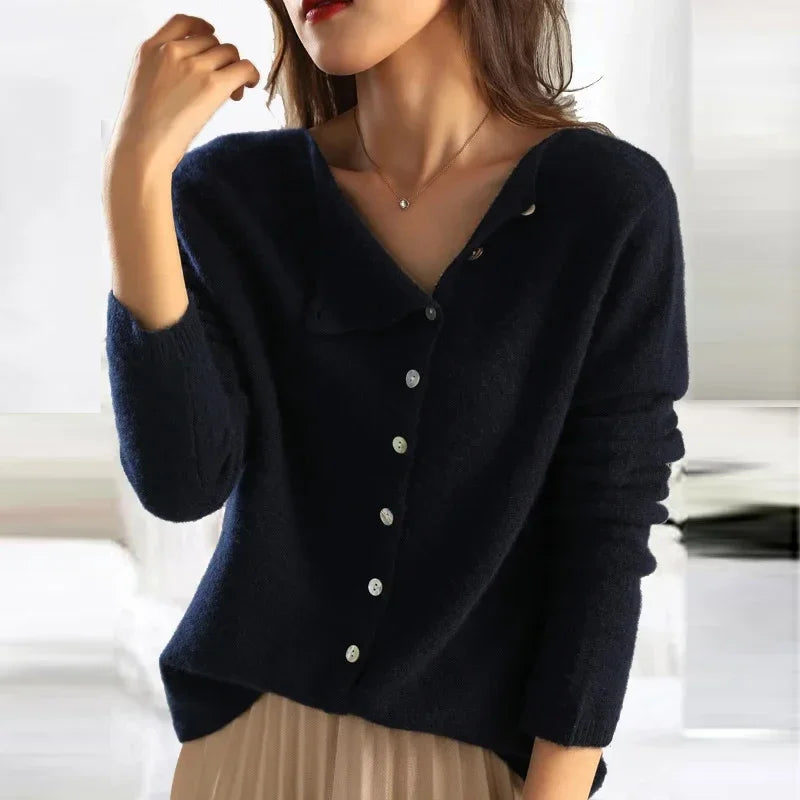 Rachel | Stylish Sweater with Trendy Button Closure