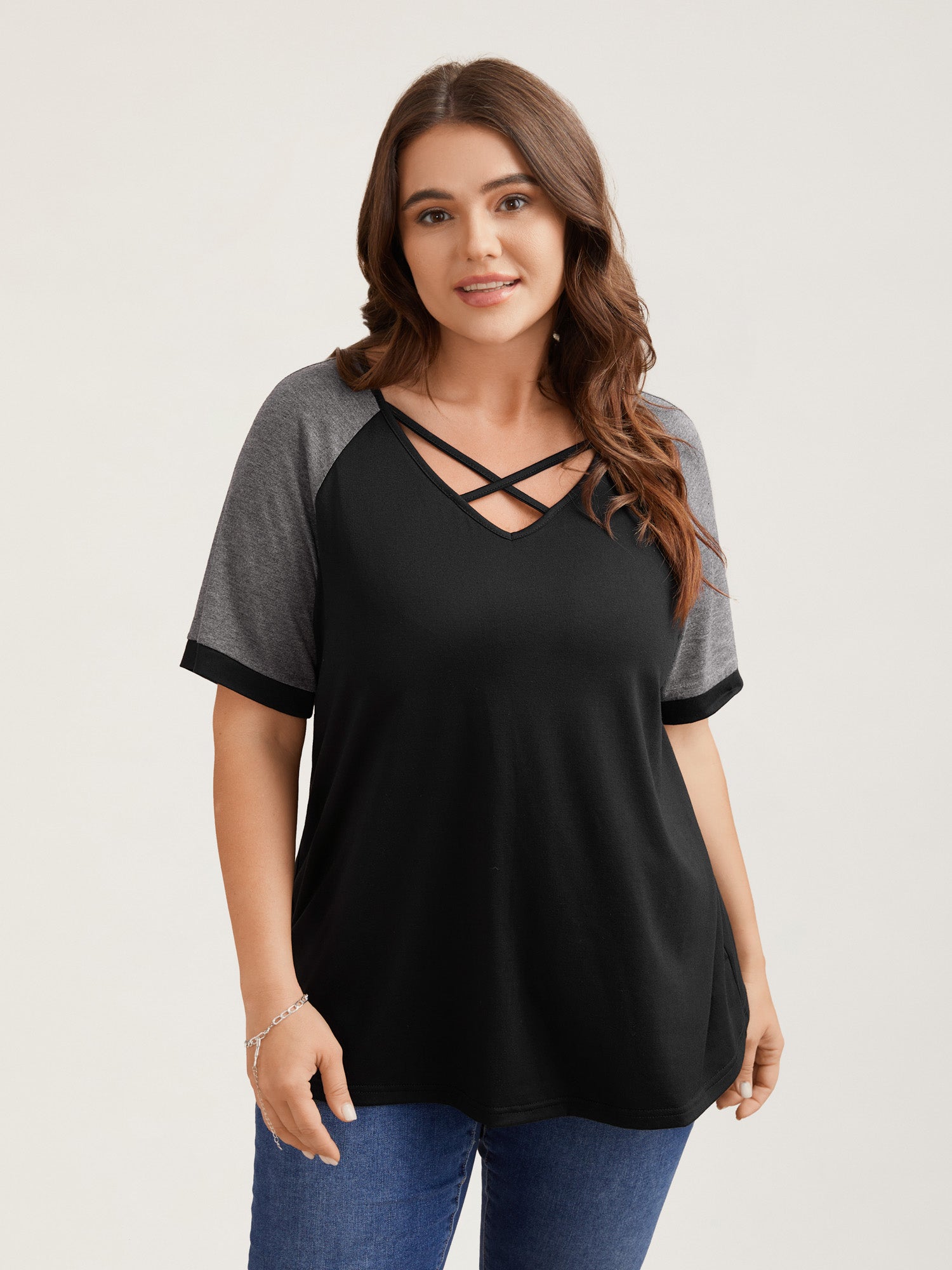 Color Contrast Neck Cut-Out T-Blouse