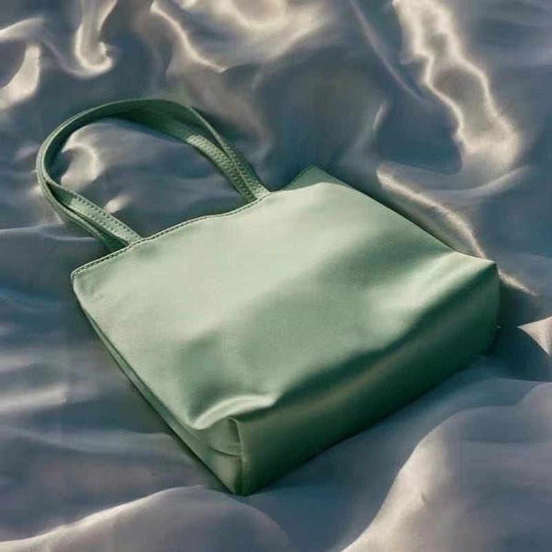 Women's Medium Satin Solid Color Elegant Magnetic Buckle Handbag