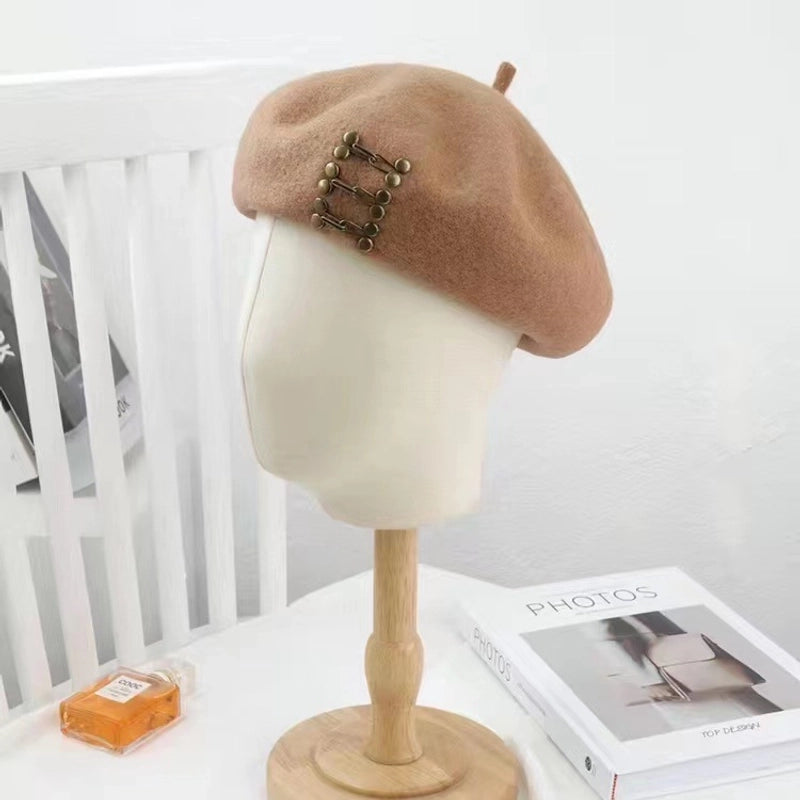 Women's Basic Retro British Style Solid Color Metal Button Eaveless Beret Hat