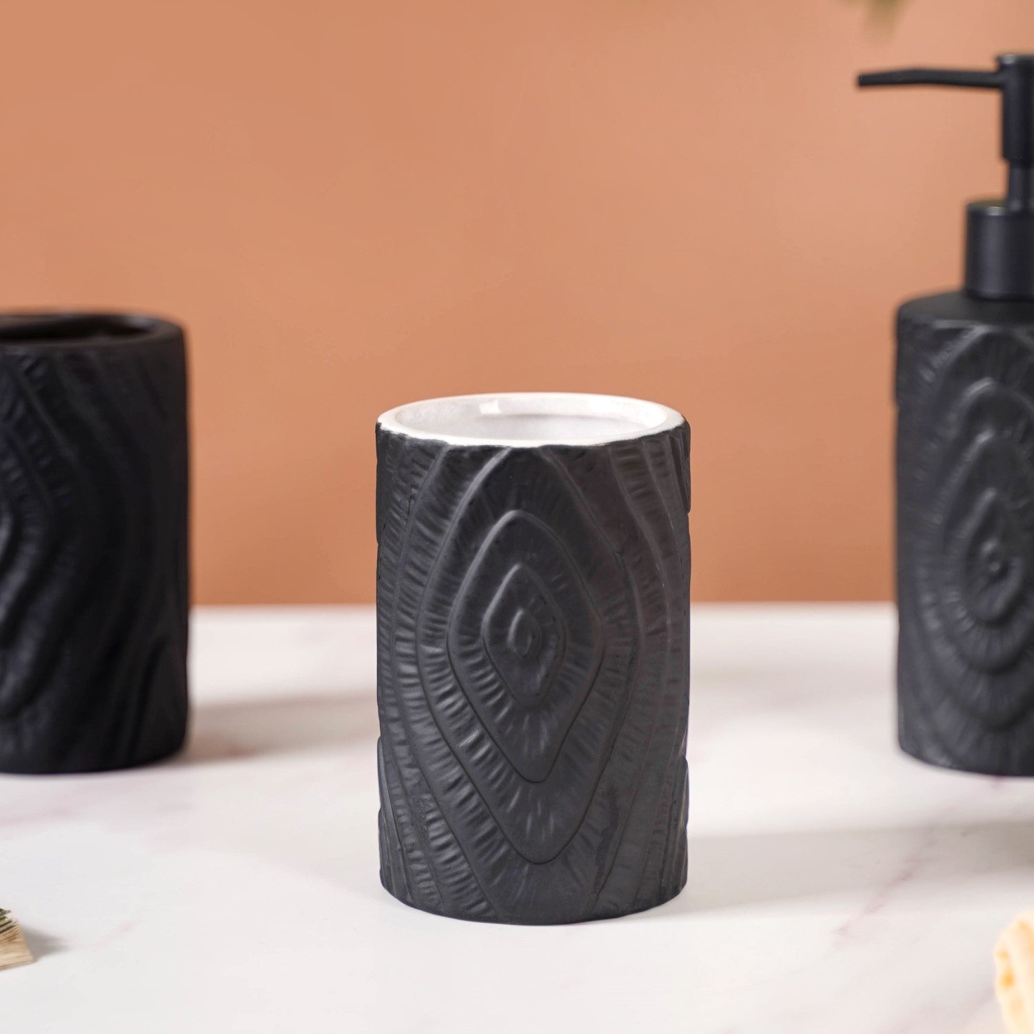 Matte Concentric Texture Design Bath Set Of 3 Black