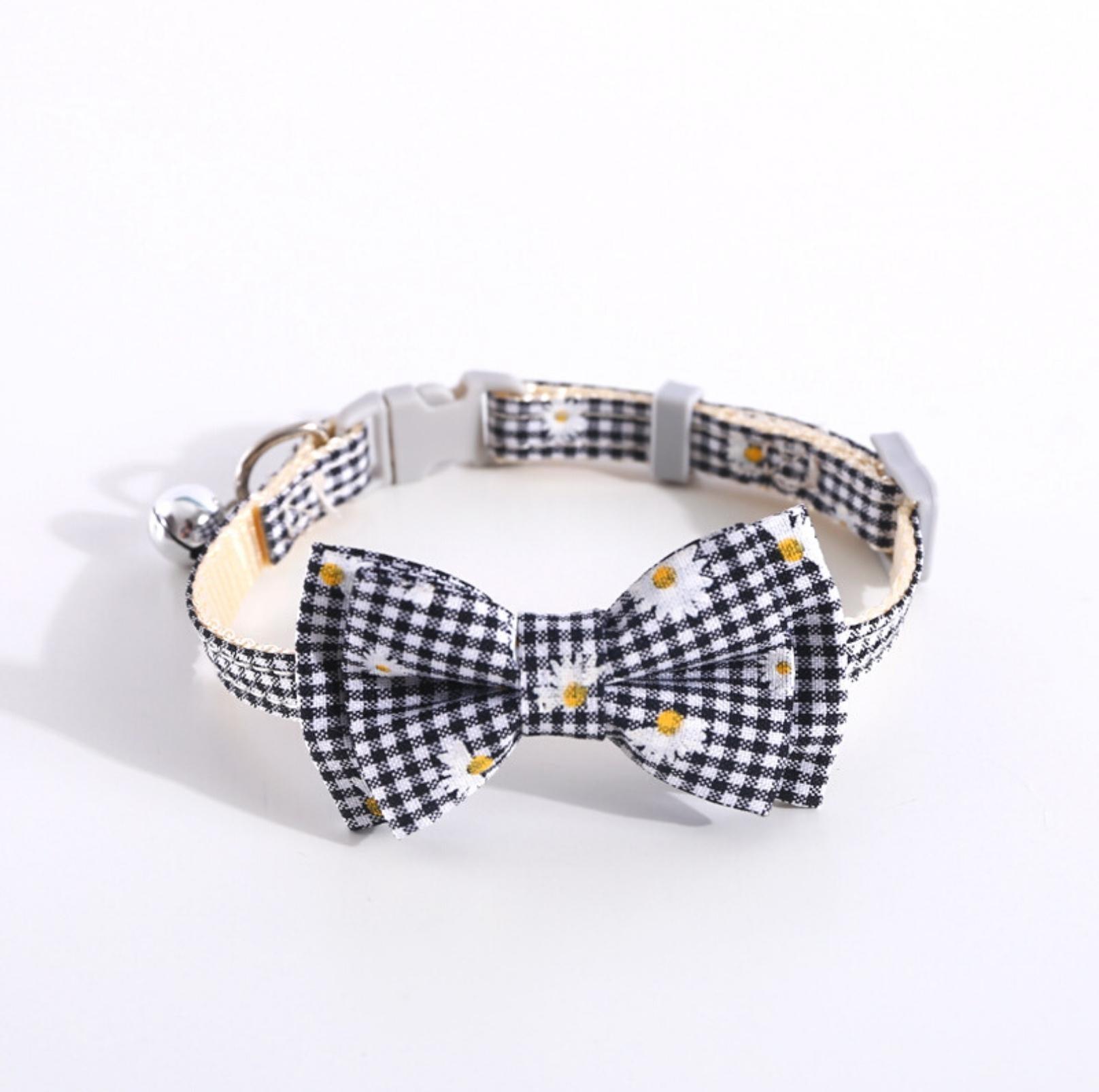 Pet Adjustable Bow Collar with Daisy Pattern