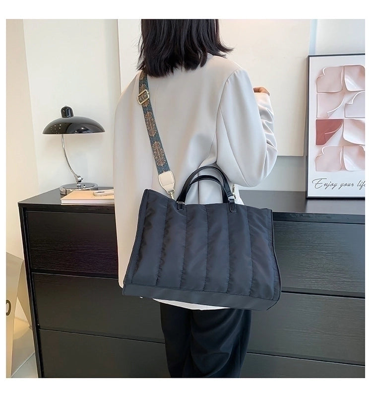 Women's Medium Nylon Solid Color Streetwear Zipper Tote Bag