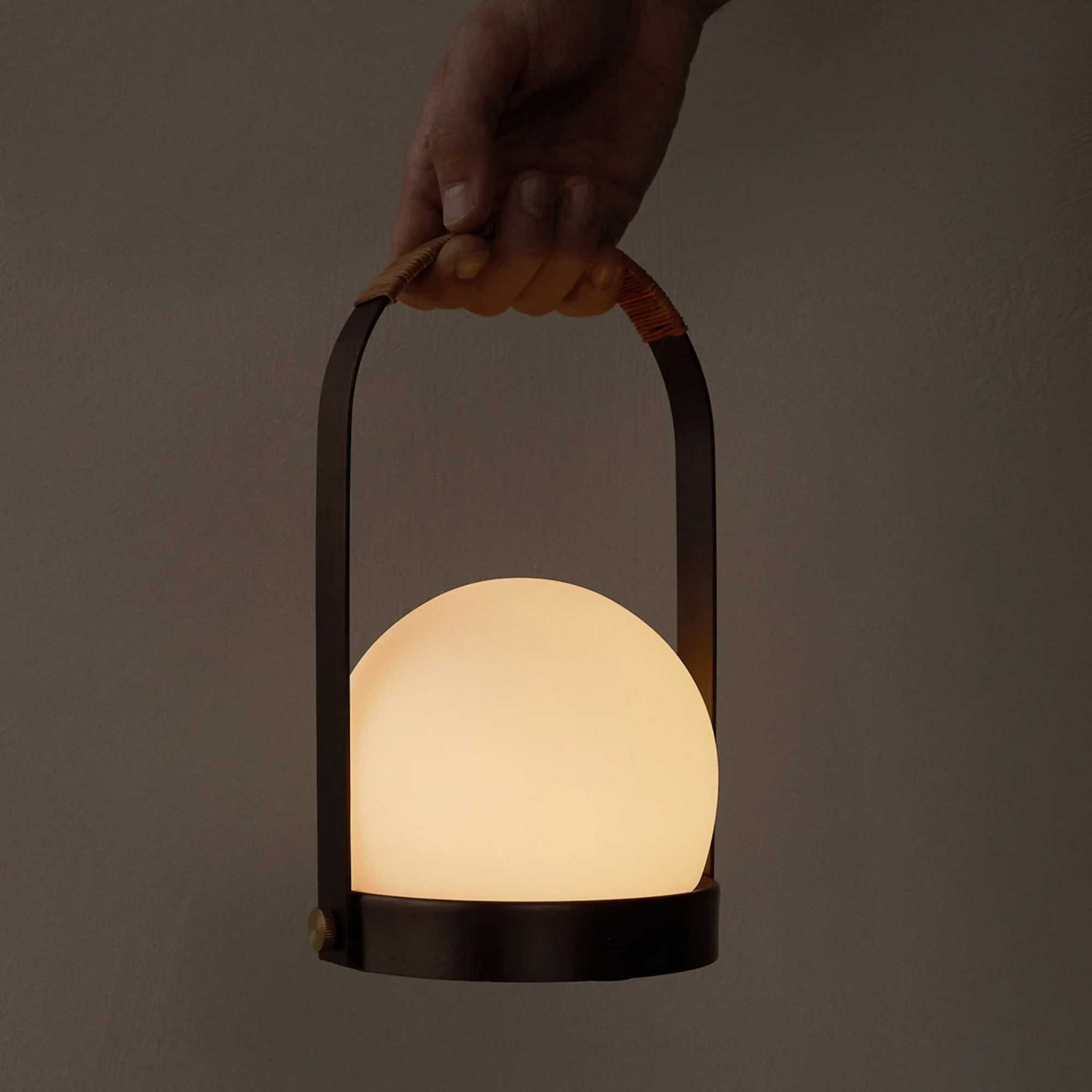 Carrie rechargeable lamp. Brozed brass/Leather