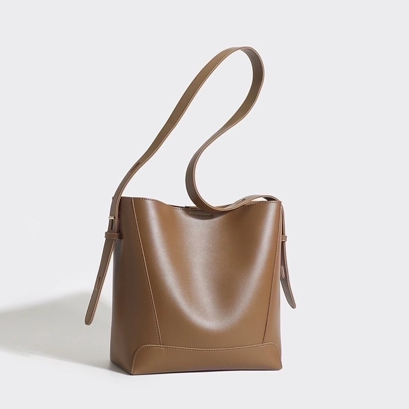 Women's Medium Pu Leather Solid Color Streetwear Zipper Shoulder Bag