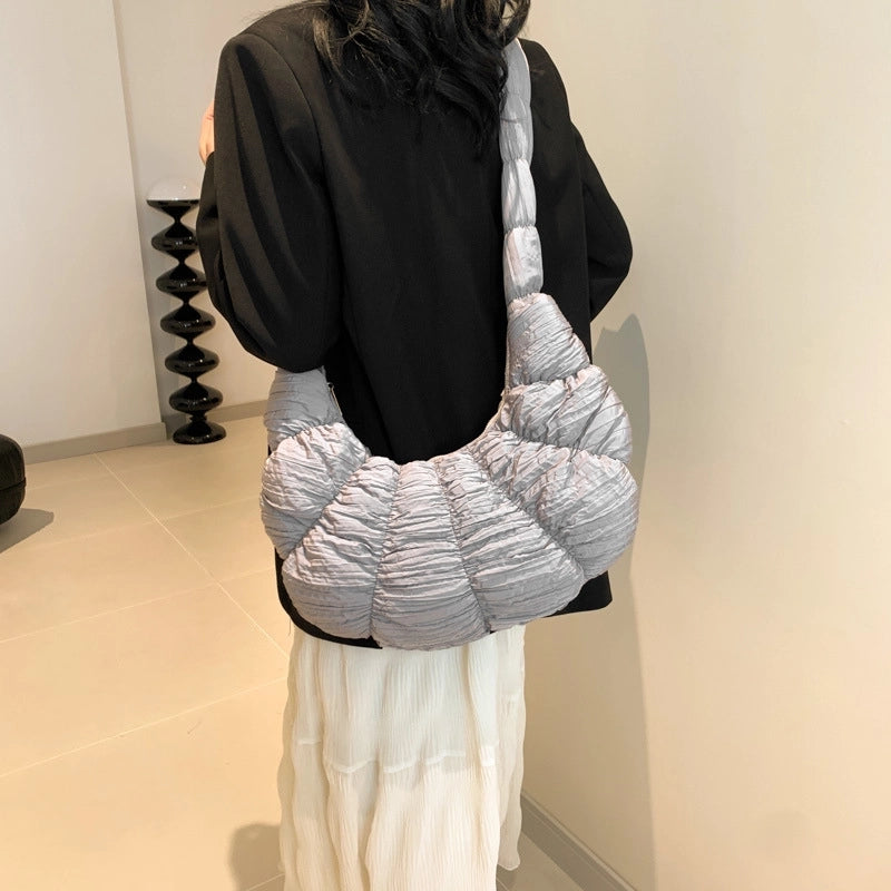 Women's Medium Nylon Solid Color Streetwear Zipper Cloud Shape Bag