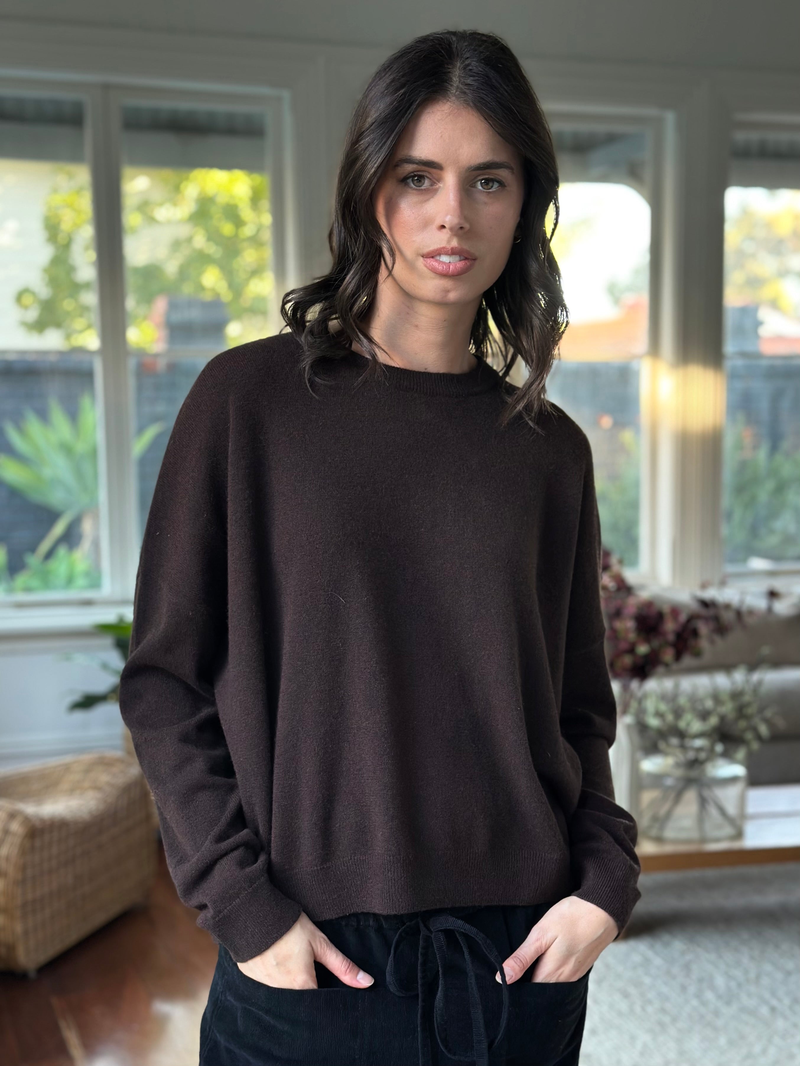 cassie crew neck knit  -chocolate cashmere