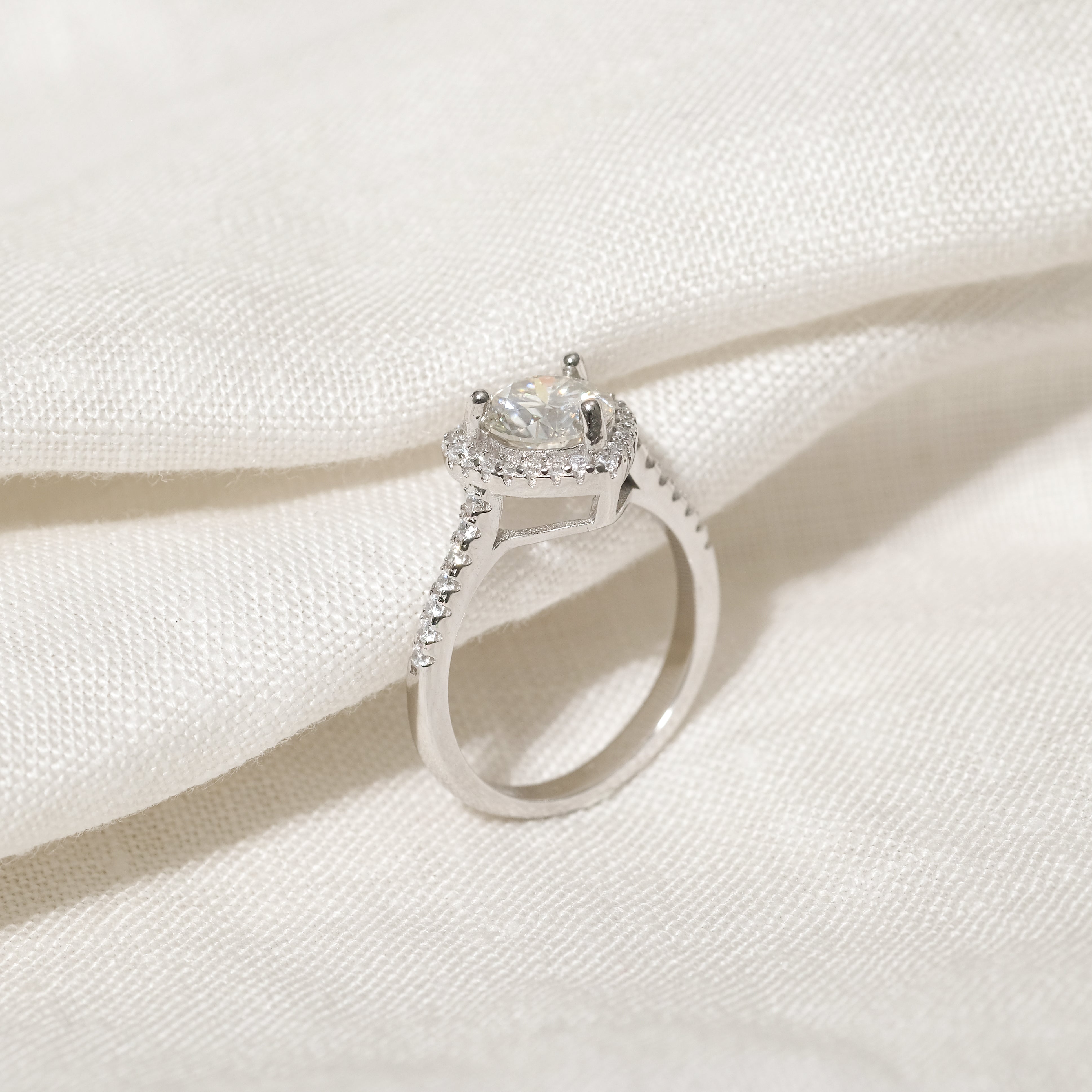 Viola 1.0ct Moissanite Ring (925 Sterling Silver. Size 7)