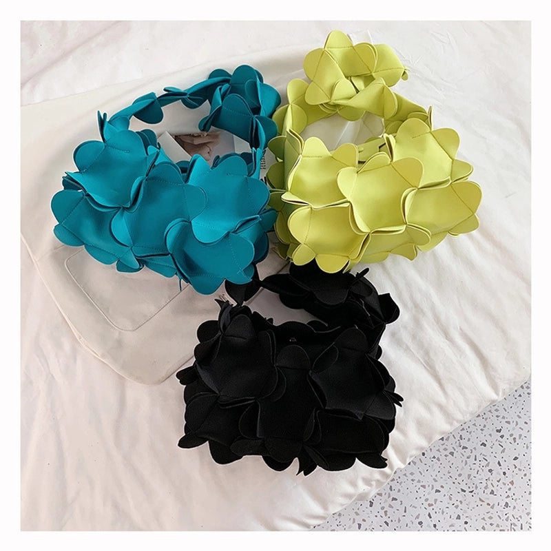 Women's Large Pu Leather Solid Color Streetwear Pillow Shape Magnetic Buckle Underarm Bag