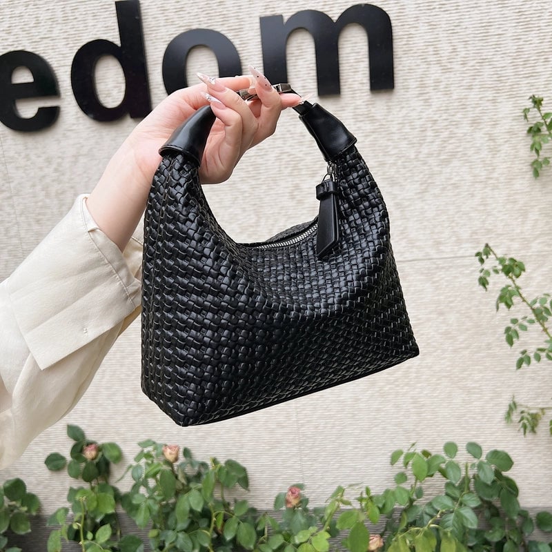 Women's Medium Pu Leather Solid Color Streetwear Square Zipper Crossbody Bag
