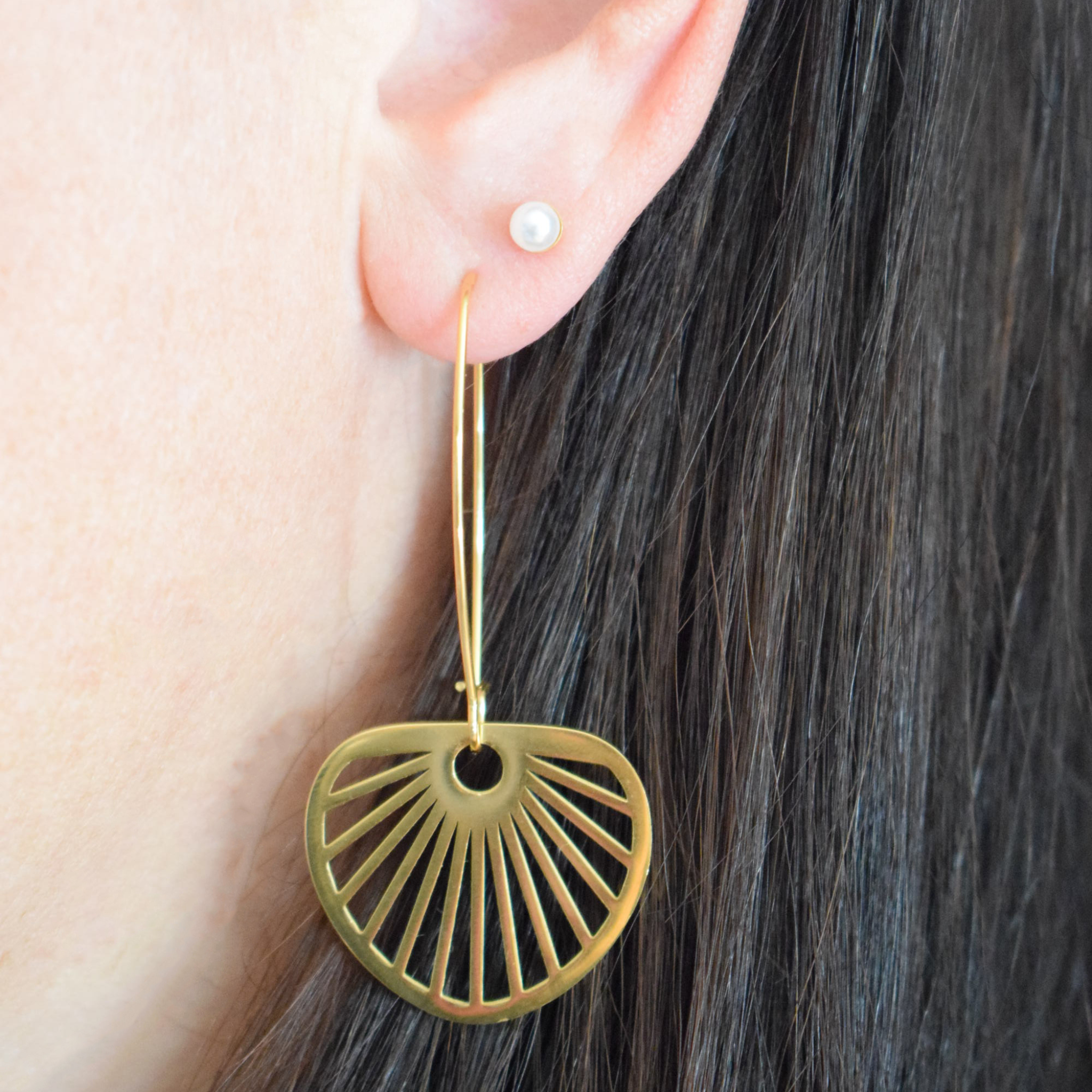 Dangled shell hoops - Gold
