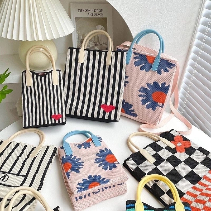 Women's Small Polyester Stripe Plaid Flower Vintage Style Open Crossbody Bag