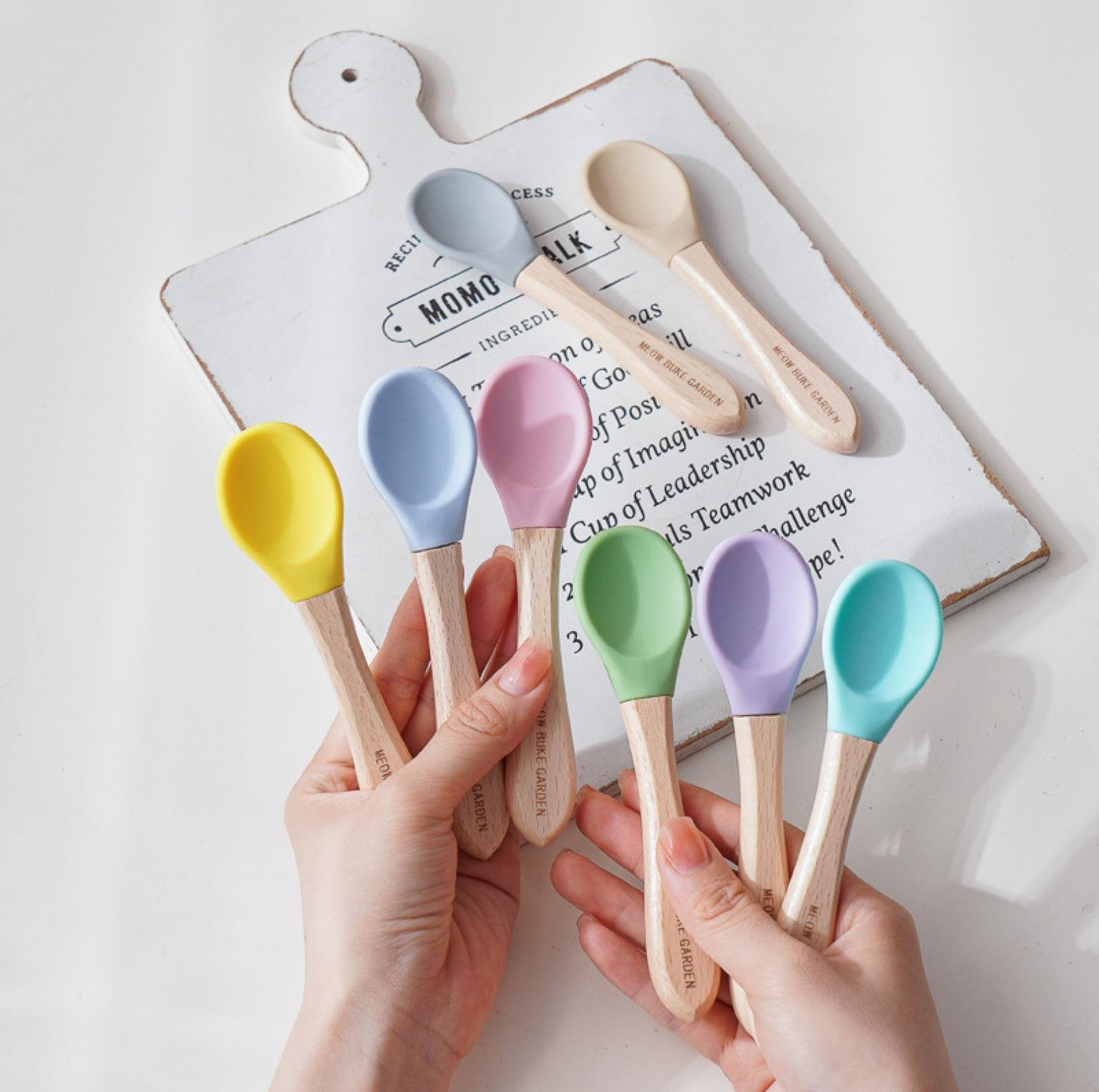 Elegant Baby-Grade Silicone Pet Food Spoon with Wooden Handle