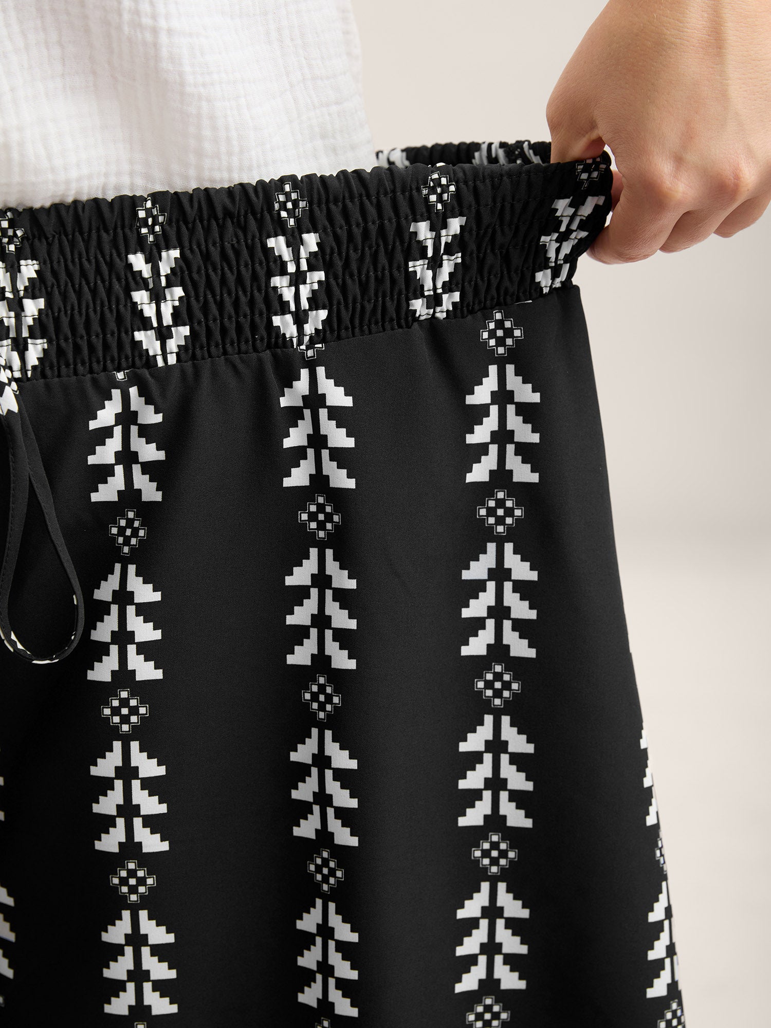 Geometric Print Wide-Leg Shorts
