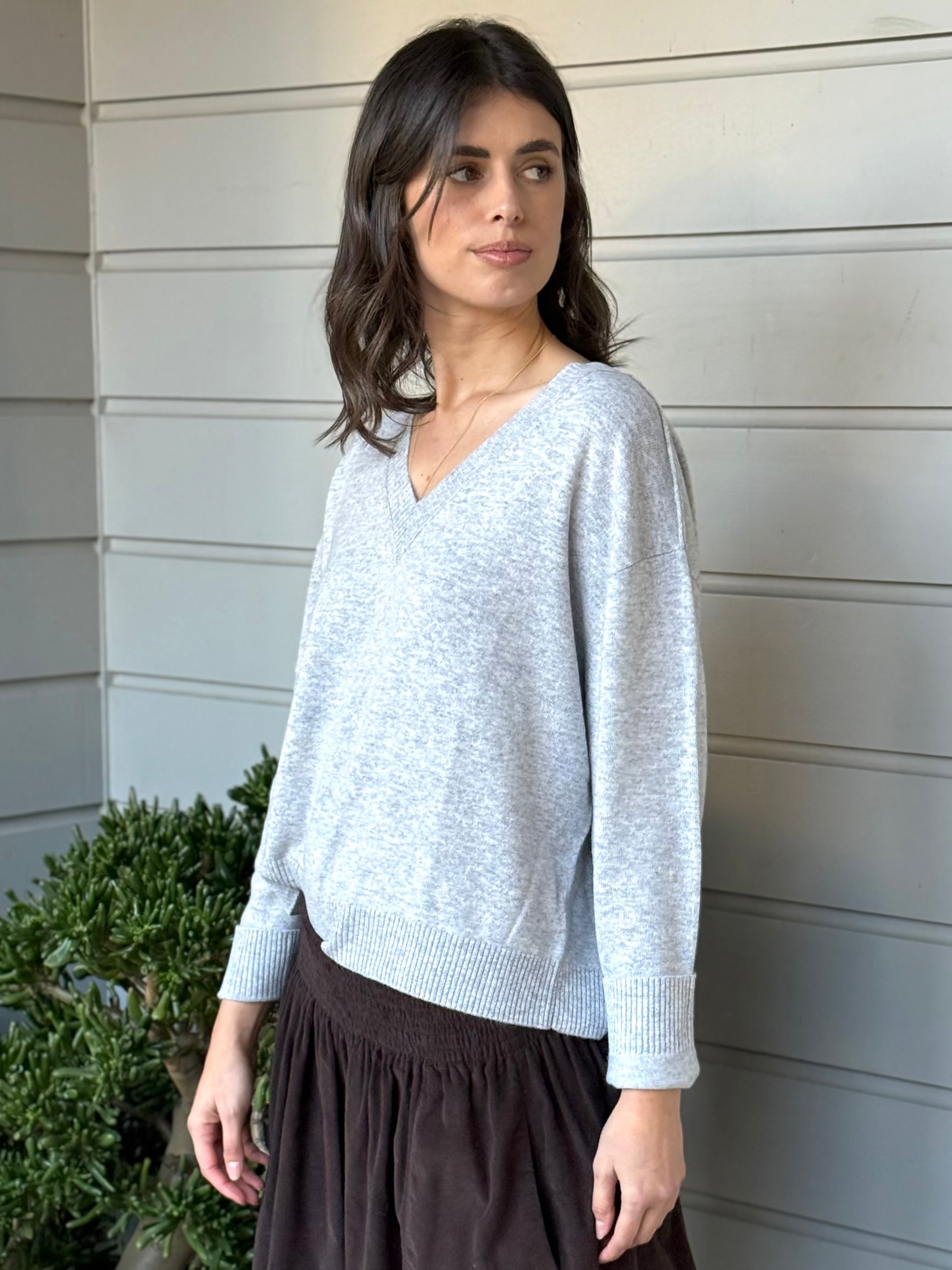 mavis  v neck knit-light grey marle cashmere