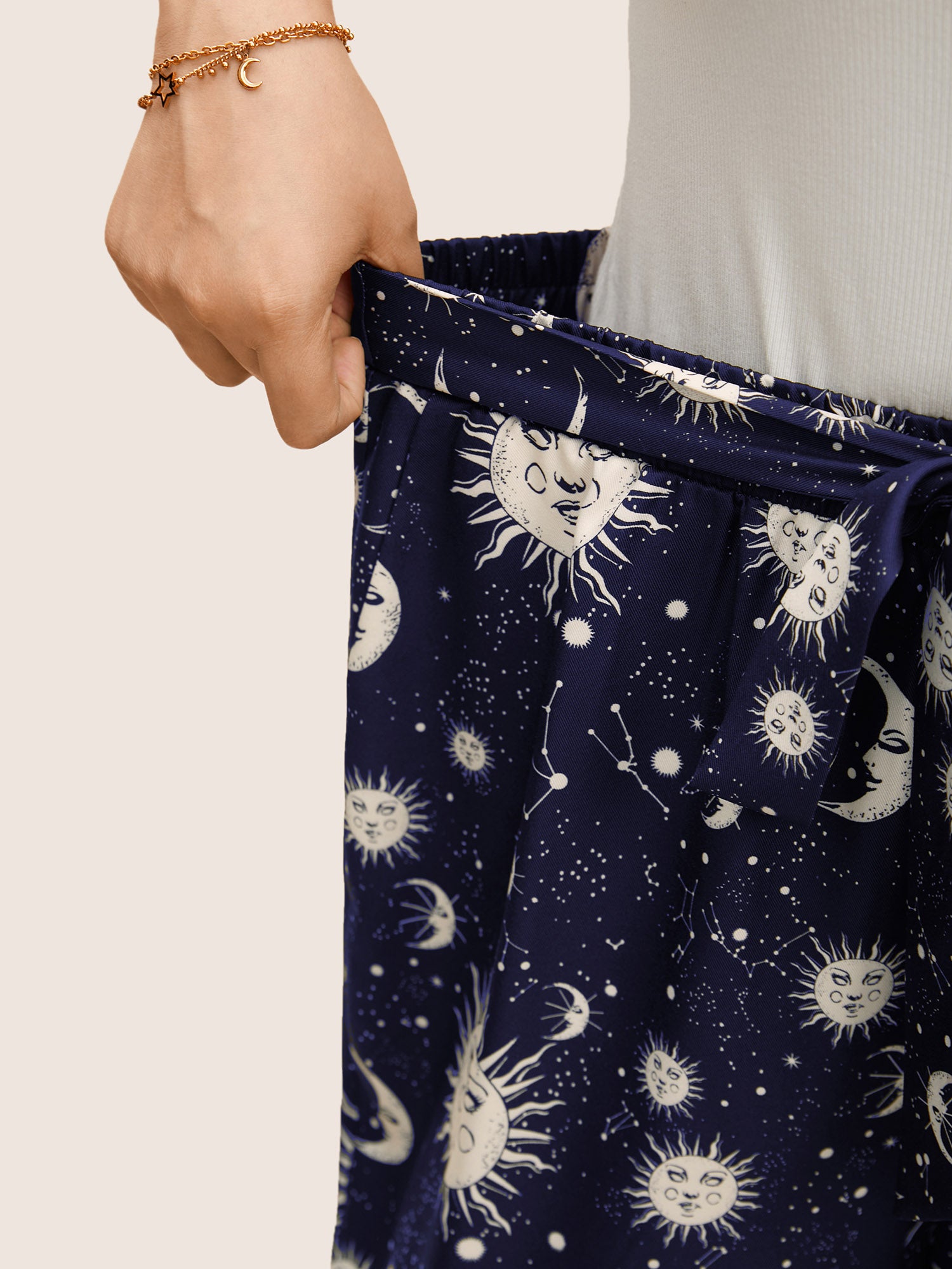 Silhouette Floral Print Ties Side Seam Pocket Pants