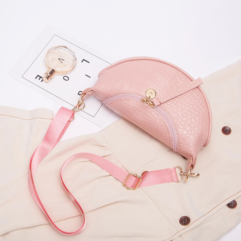 Women's Medium Pu Leather Solid Color Streetwear Dumpling Shape Zipper Crossbody Bag