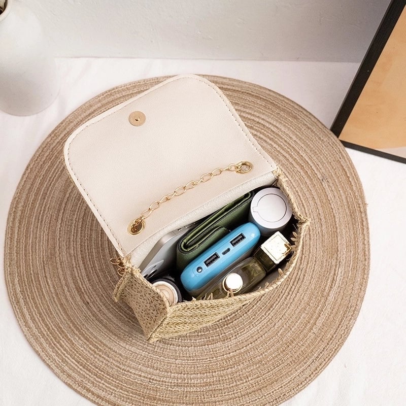 Women's Medium Straw Solid Color Vacation Weave Square Magnetic Buckle Straw Bag