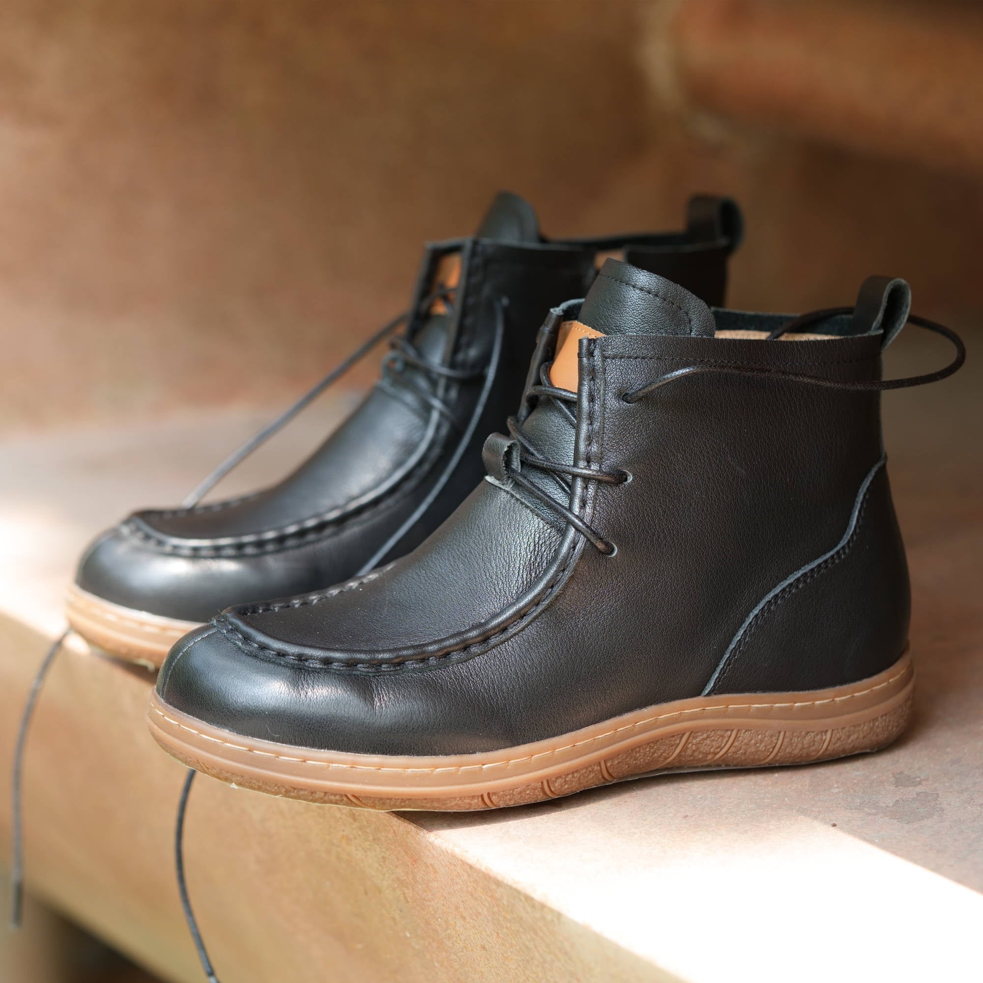 Retro Handmade Genuine Leather Martin Boots Lace-Up Ankle Boots In Black/Khaki