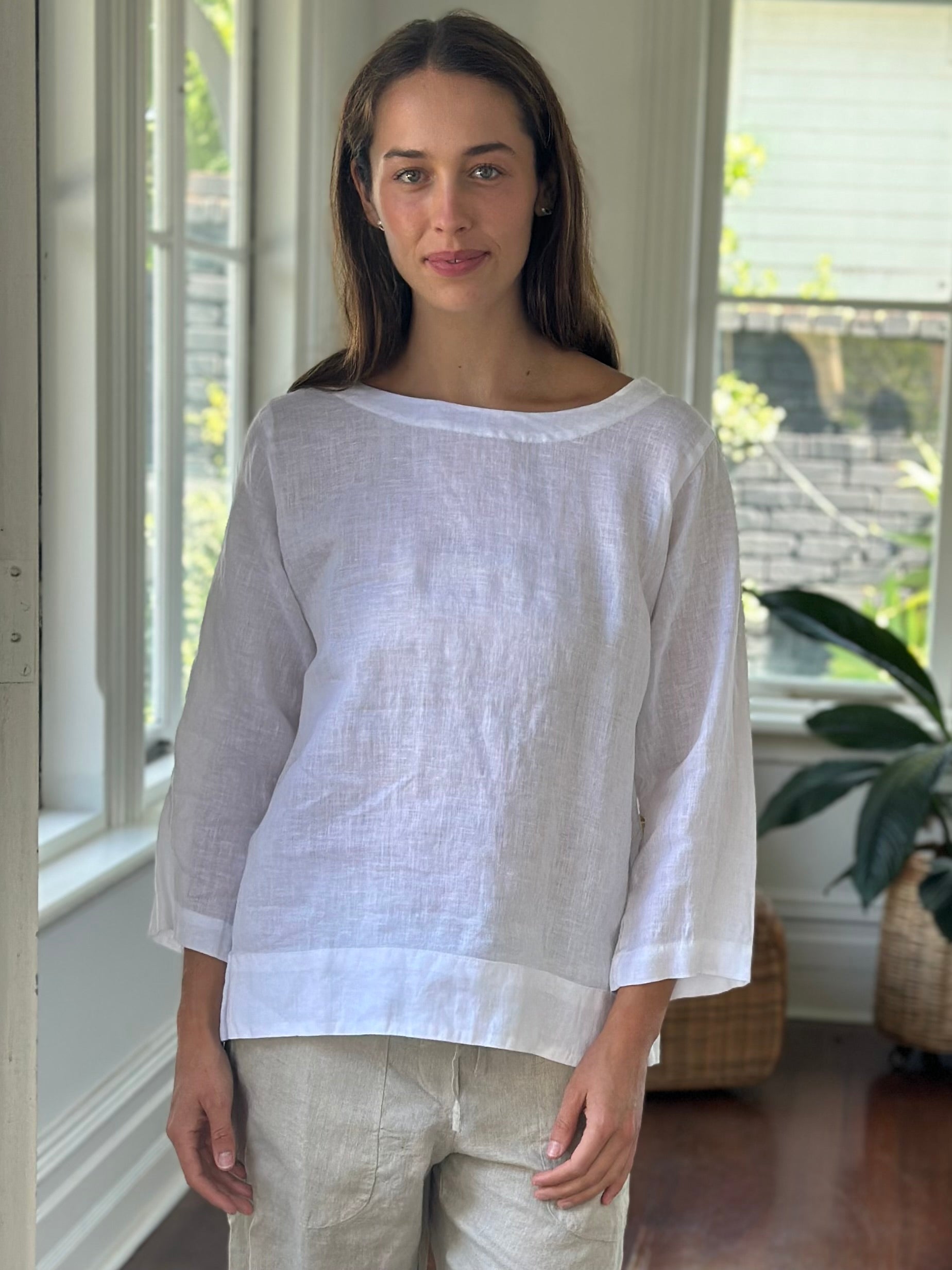 april top-white linen