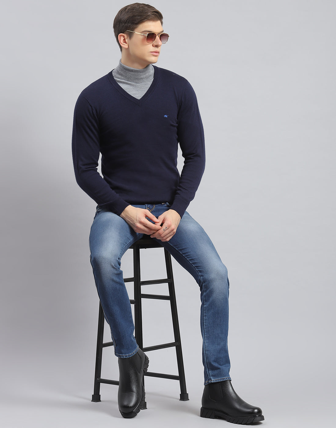 Men Navy Blue Solid V Neck Full Sleeve Pullover