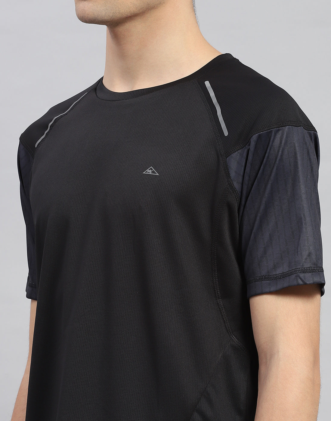 Men Black Solid Round Neck Half Sleeve T-Shirt