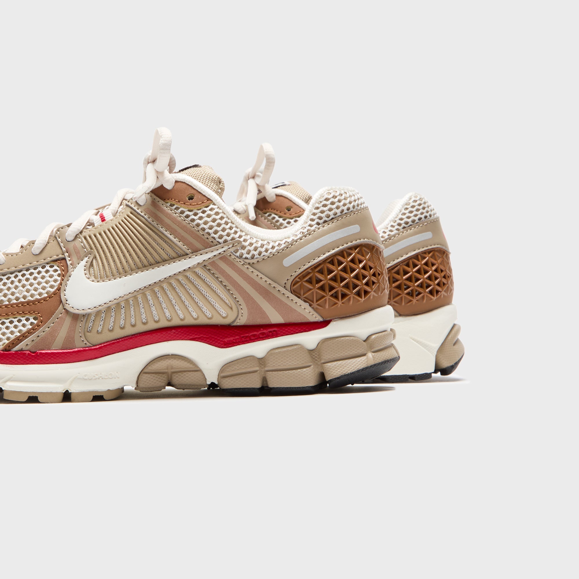 Nike WMNS Zoom Vomero 5 - Khaki / Phantom/ Fire Red/ Sail