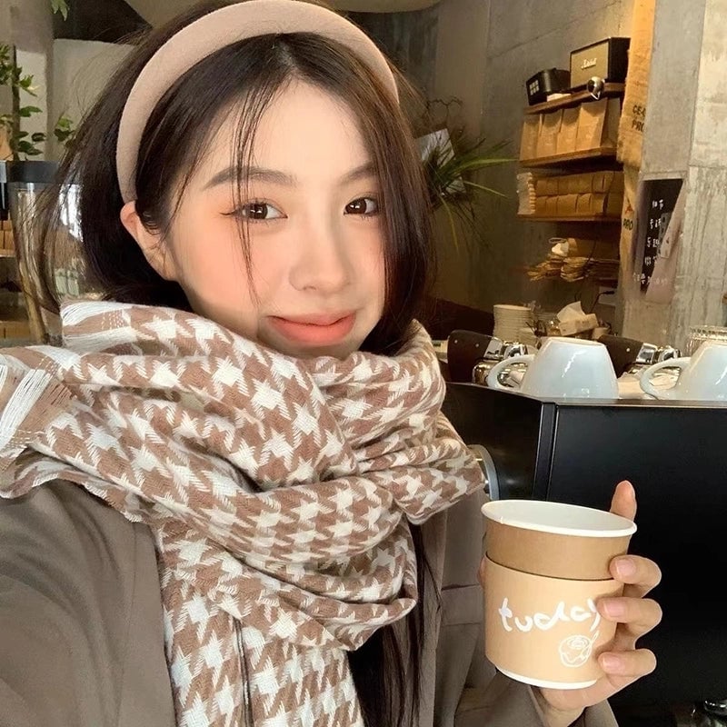 Women's Romantic Sweet Star Imitation Cashmere Printing Braid Scarf