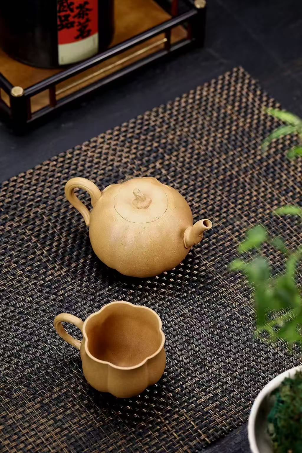 Yixing purple clay gourd teapot from China