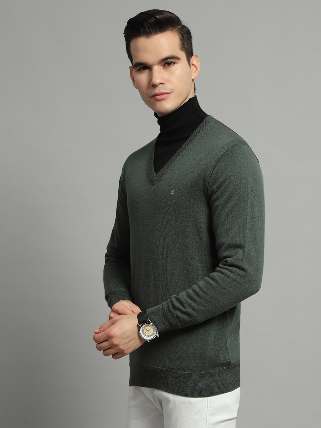 Men Olive Solid V Neck Full Sleeve Pullover