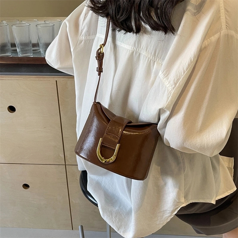 Women's Pu Leather Solid Color Classic Style Sewing Thread Magnetic Buckle Crossbody Bag