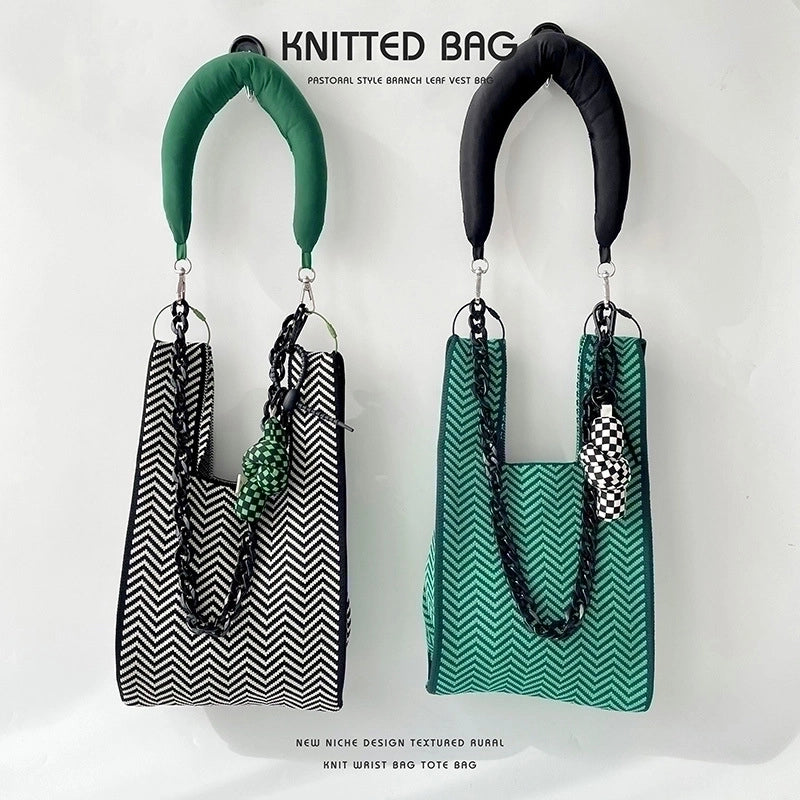 Women's Medium Polyester Geometric Classic Style Open Handbag