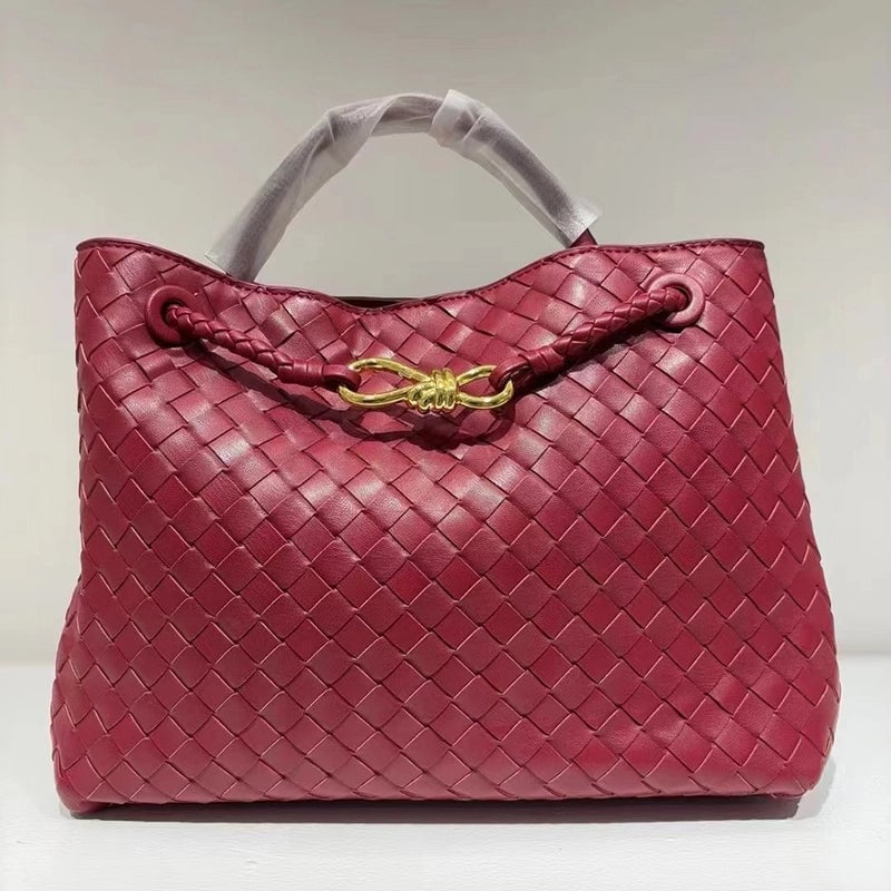 Women's Pu Leather Solid Color Classic Style Weave Bucket Magnetic Buckle Crossbody Bag