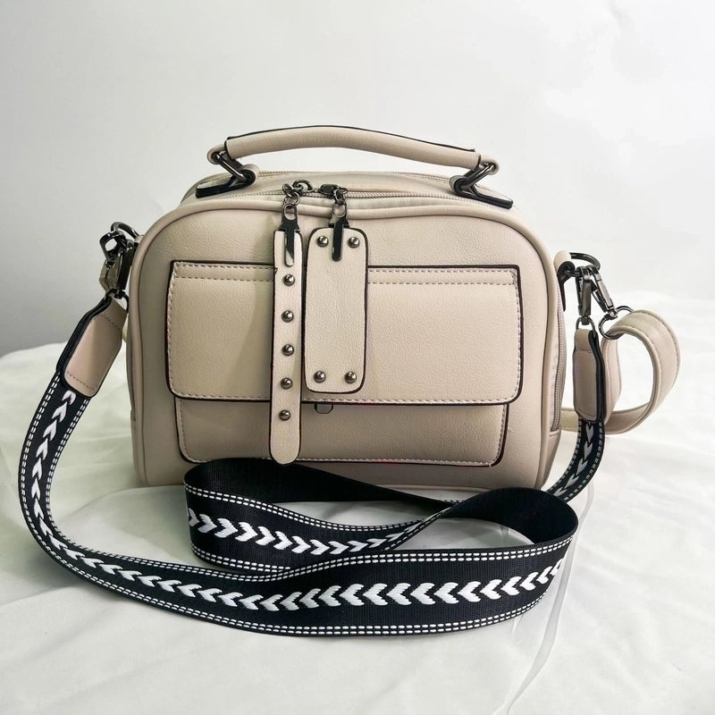 Women's Medium Pu Leather Solid Color Classic Style Square Zipper Saddle Bag