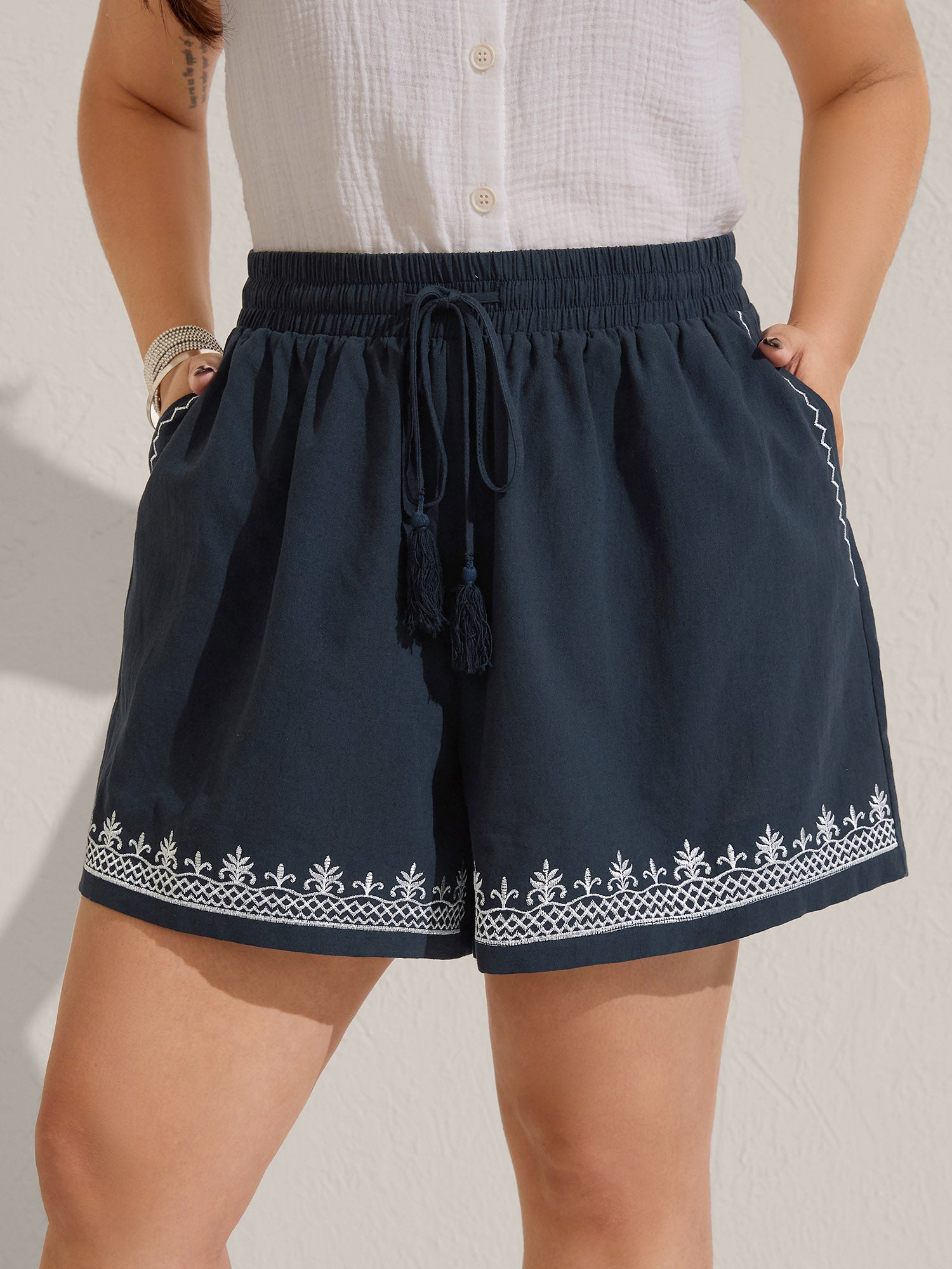 Cotton Embroidered Hem Wide-Leg Solid Shorts