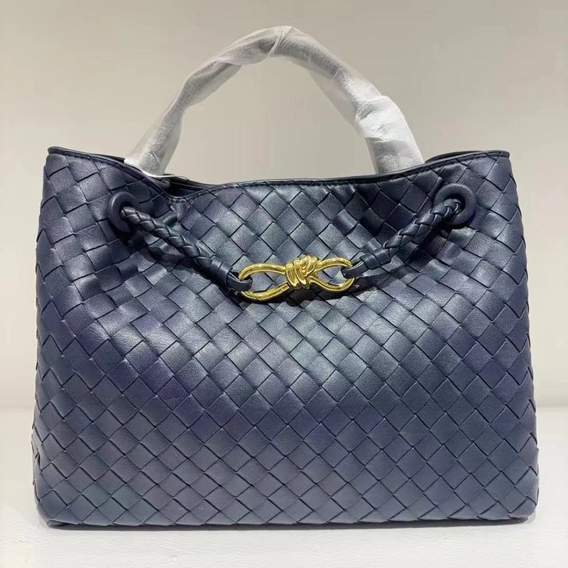 Women's Pu Leather Solid Color Classic Style Weave Bucket Magnetic Buckle Crossbody Bag