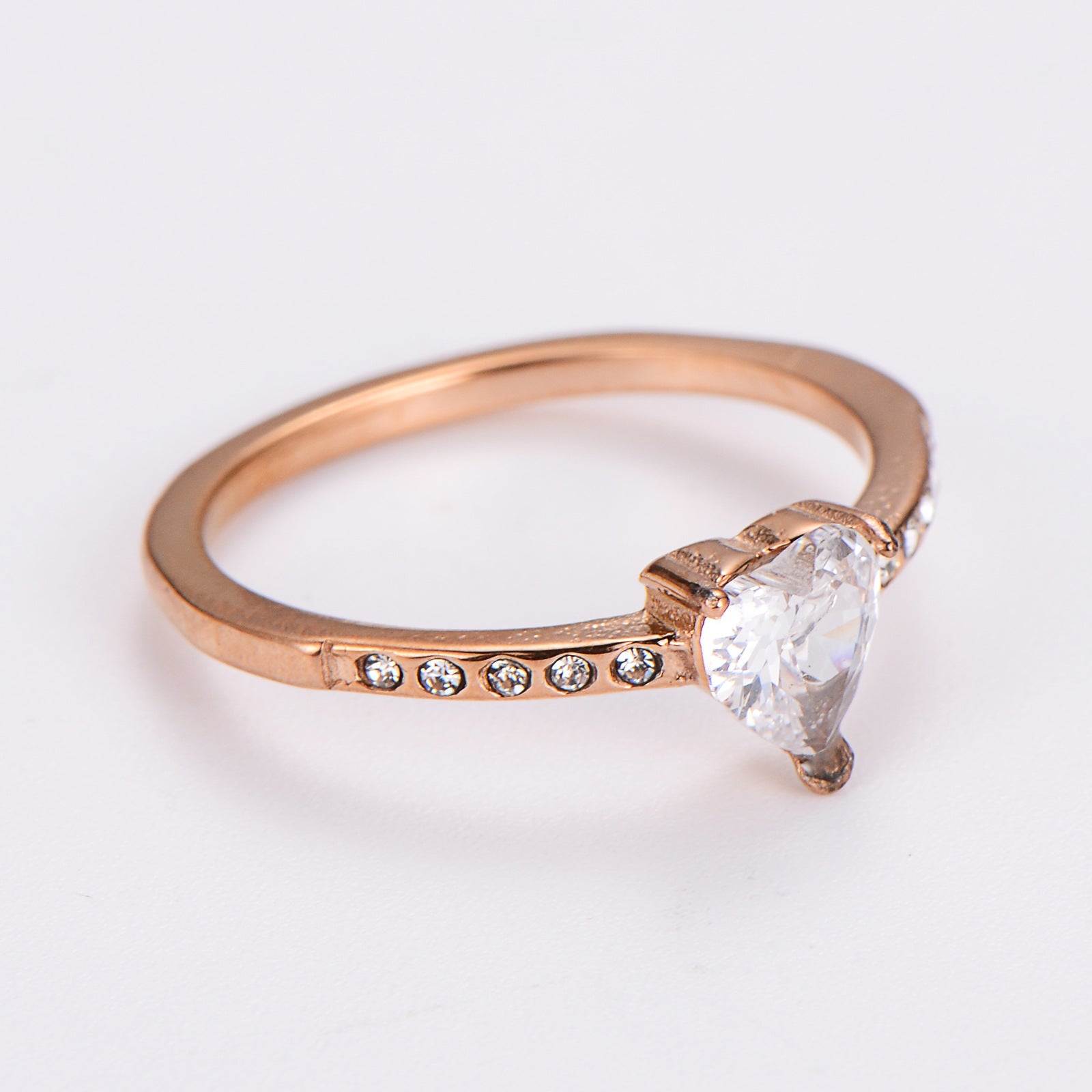 Aml Stainless Steel Inlaid Heart Zircon Colored Diamond Ring All-Match Ring