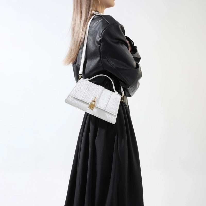 Women's Pu Leather Solid Color Punk Classic Style Streetwear Sewing Thread Square Magnetic Buckle Flip Cover Handbag