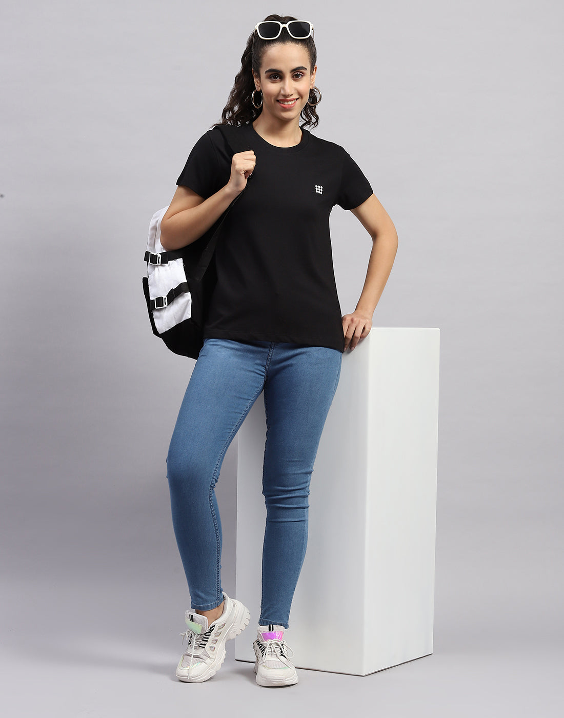 Women Black Solid Round Neck Half Sleeve Top