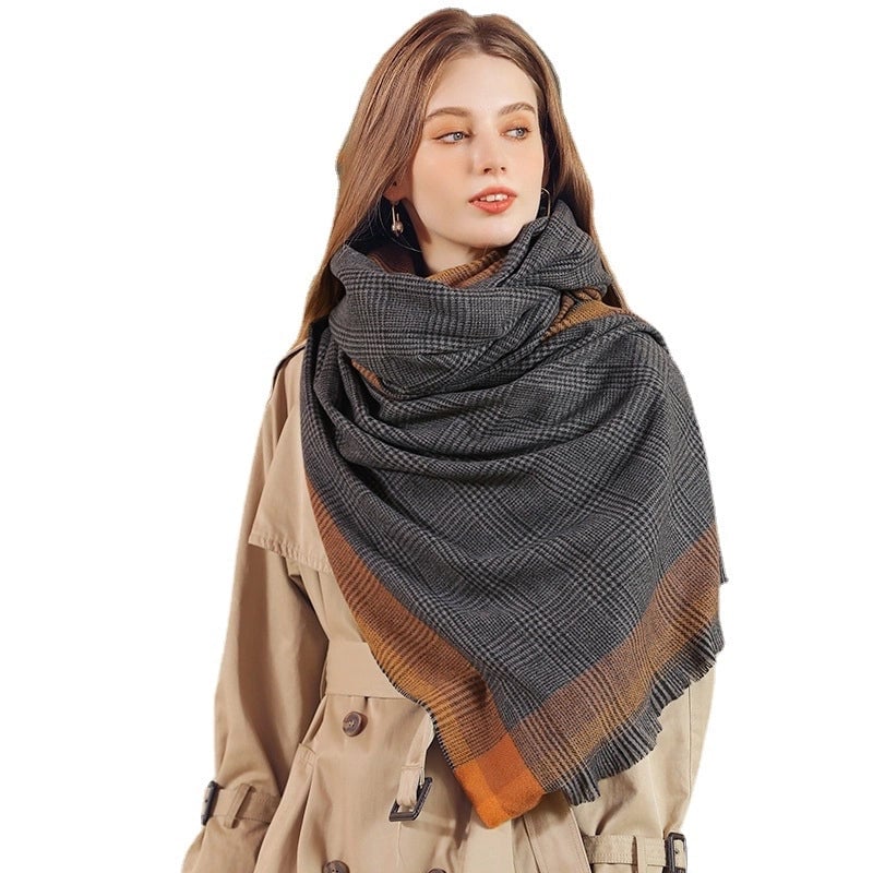 Women's Casual Minimalist Plaid Polyester Scarf