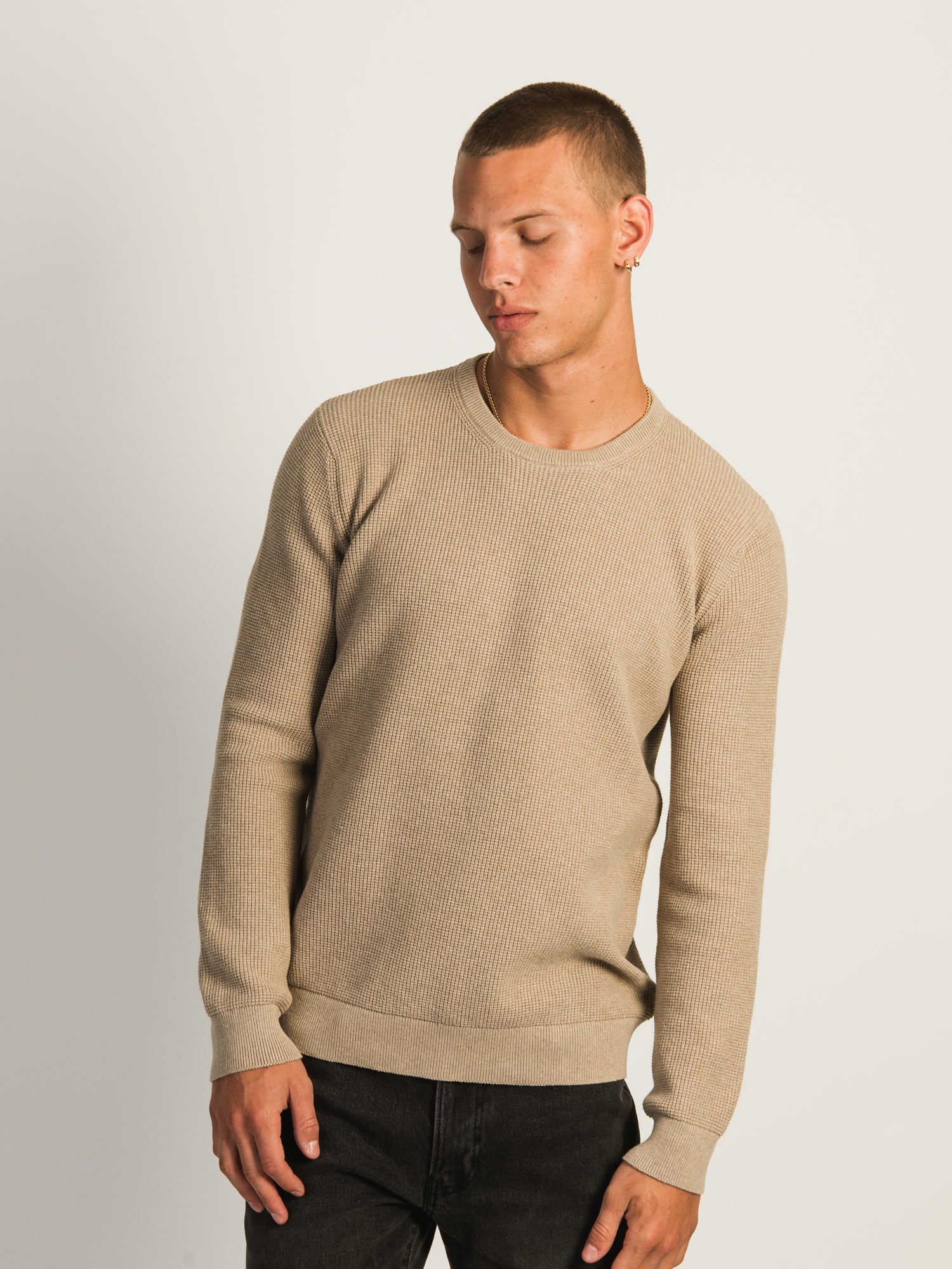 KOLBY WAFFLE KNIT CREW - TAUPE