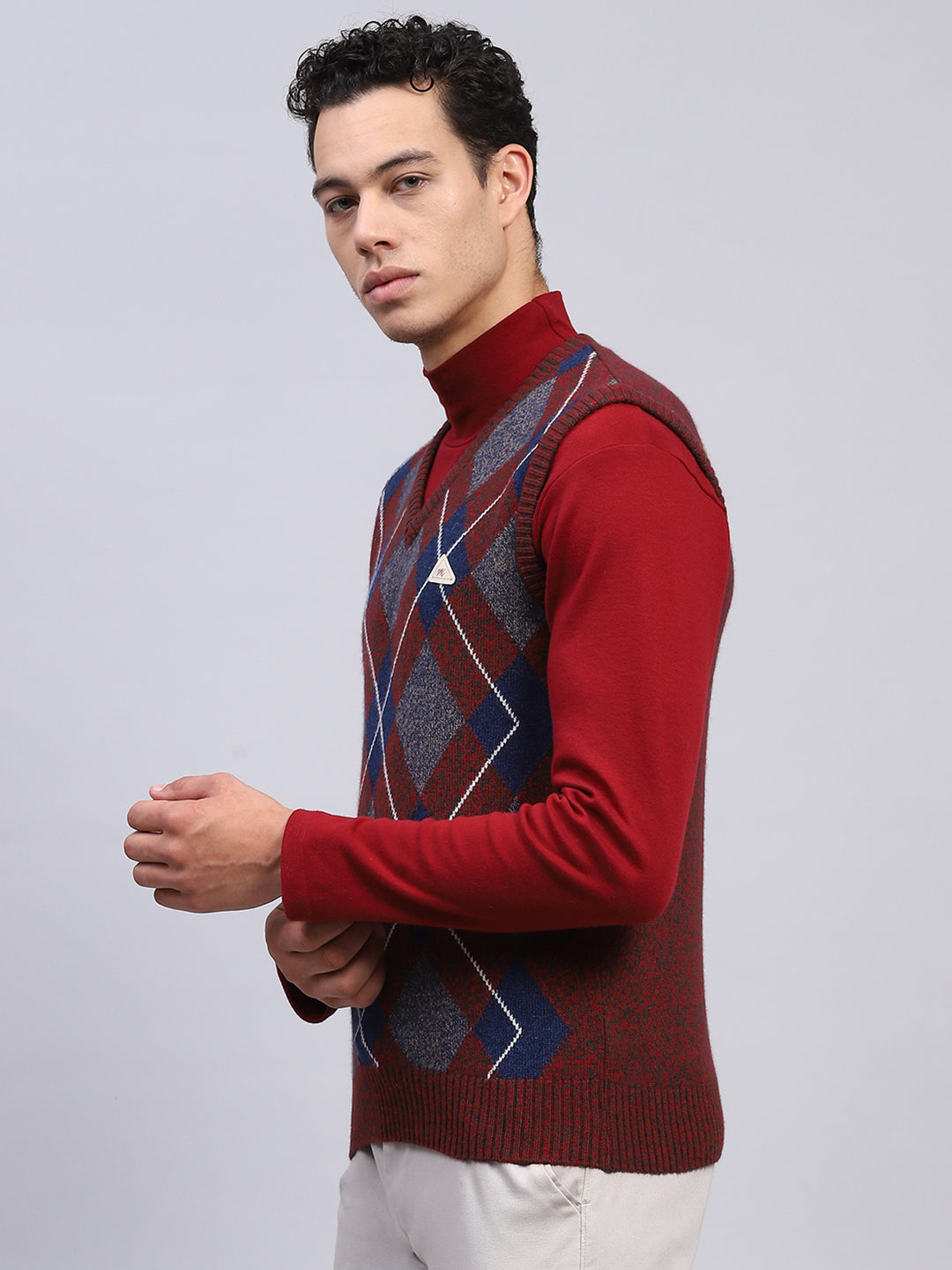 Men Maroon Geometric V Neck Sleeveless Sweater