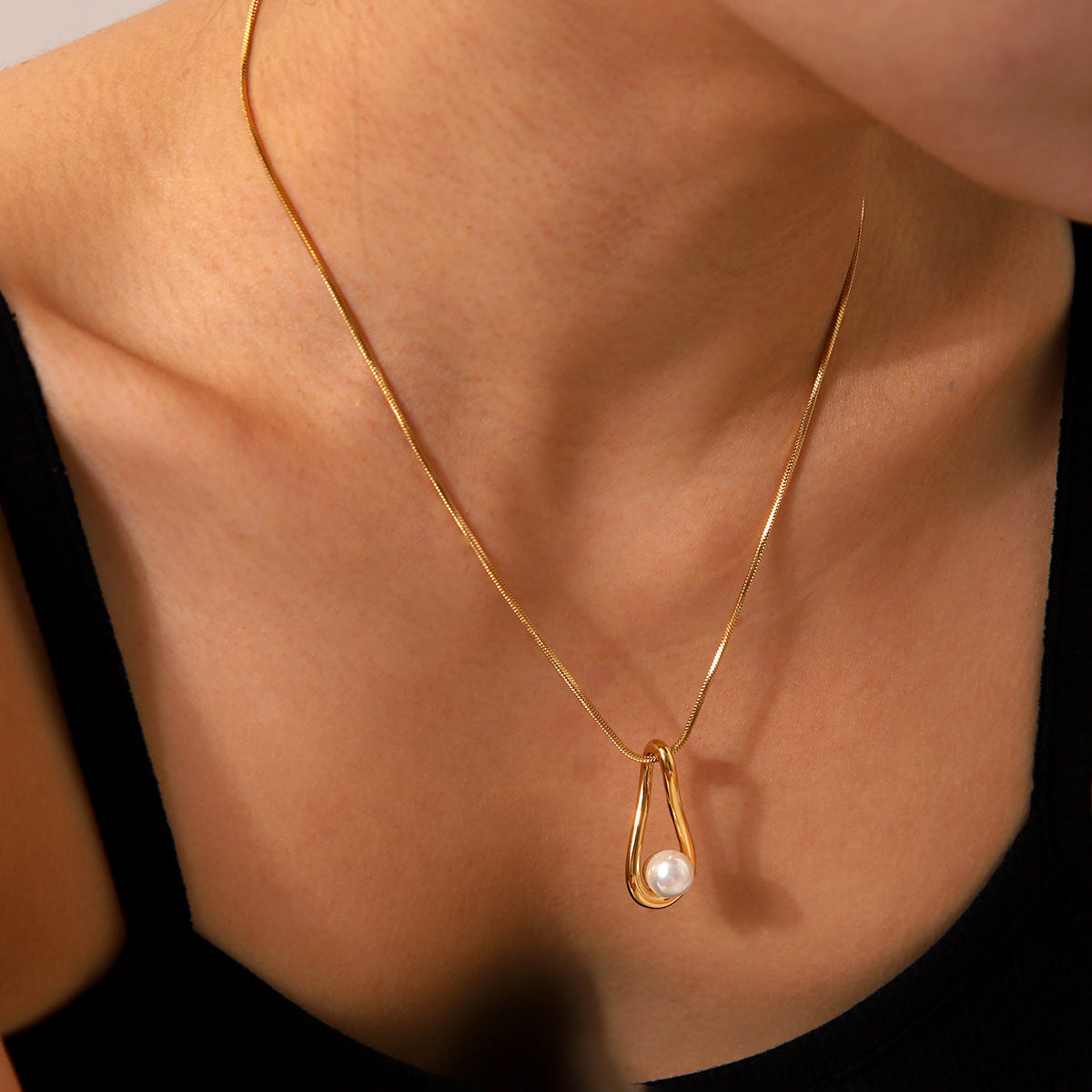 Stainless Steel Hollow Water Drop Pearl Pendant Necklace Female Clavicle Chain Titanium Steel Necklace