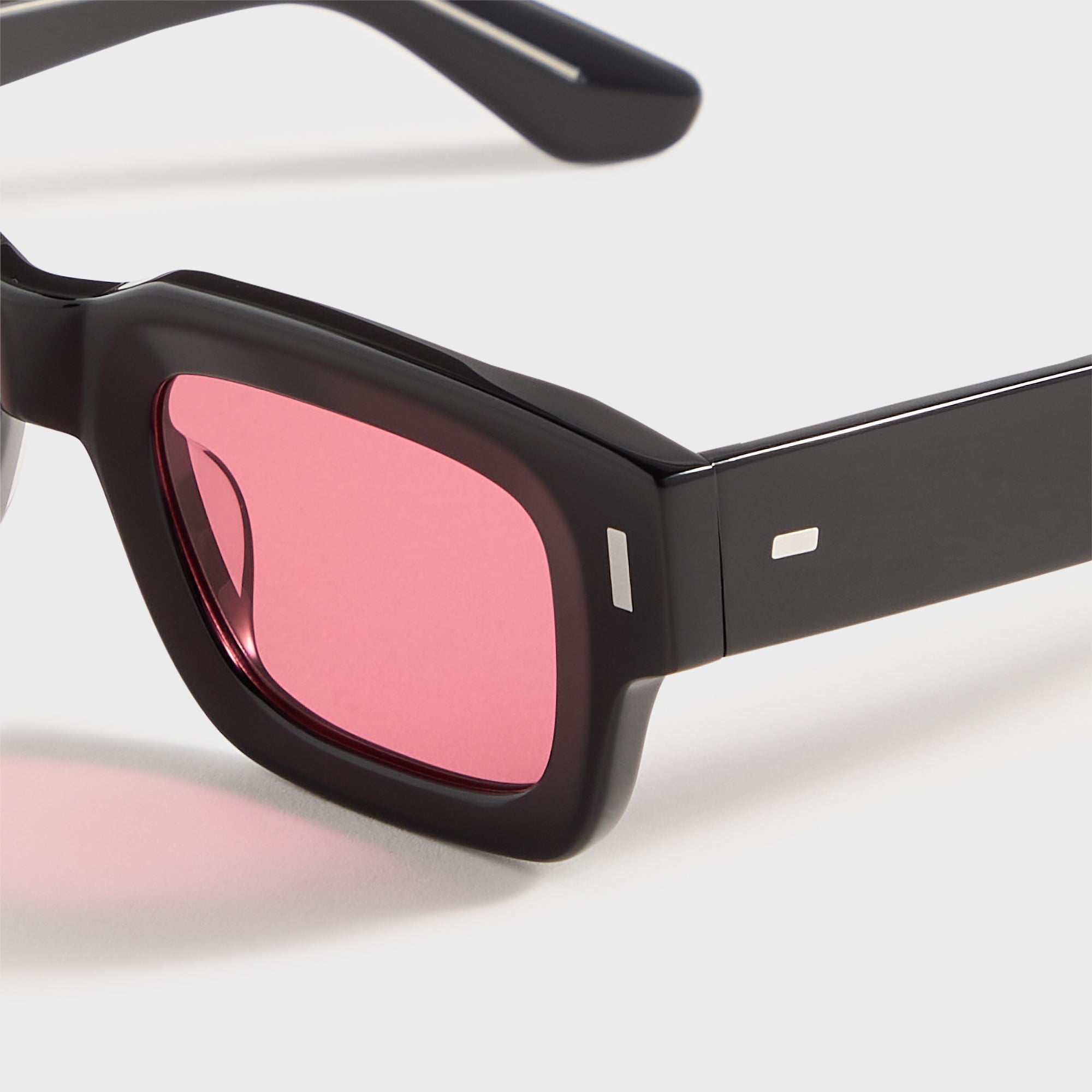 AKILA Ares Sunglasses - Black / Rose