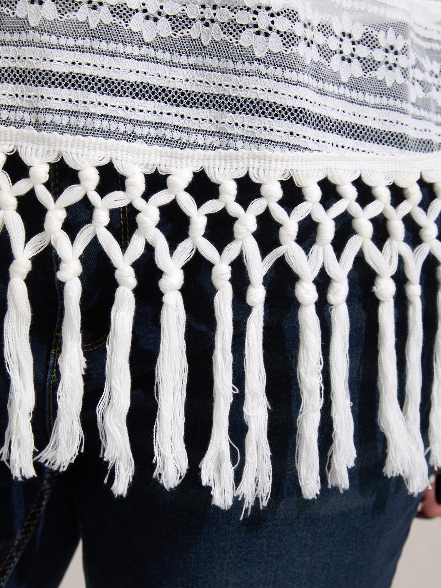 Stretchy Lace Tassel Hem Solid Top